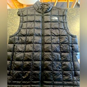Black North Face vest (new)